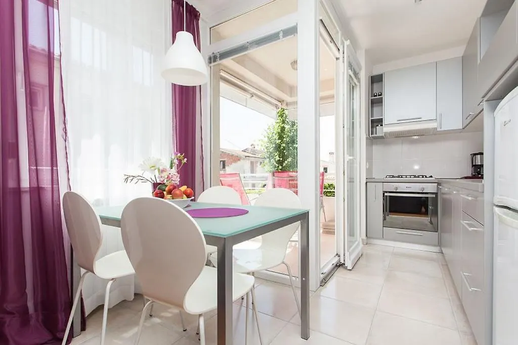 Kuvi Apartments Ровинь 0*,