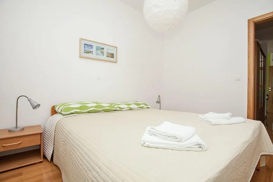 Kuvi Apartments Ровинь