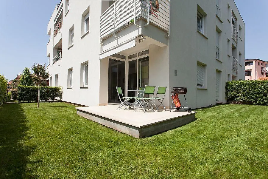 Kuvi Apartments Ровинь